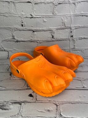 Clawz Unisex Orange Toe-Sculpted EVA Clogs with Heel Strap